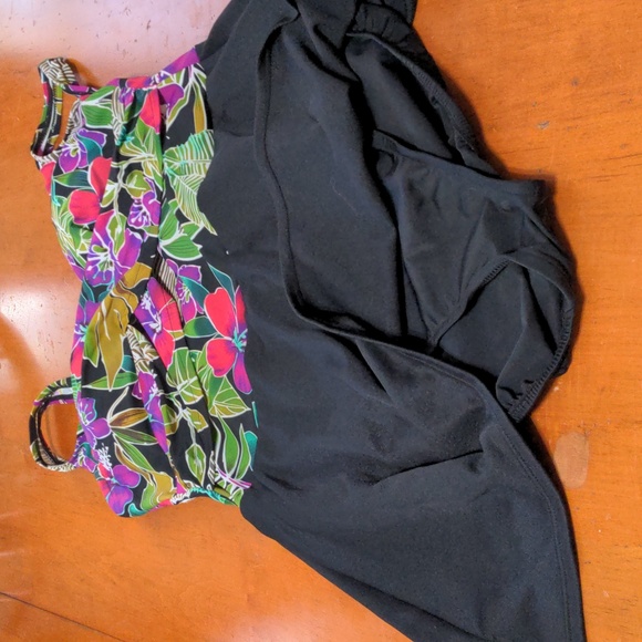 Bathing suits - Picture 4 of 4